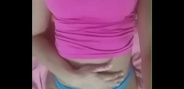  Wow watch this latina twerk her perfect big booty!